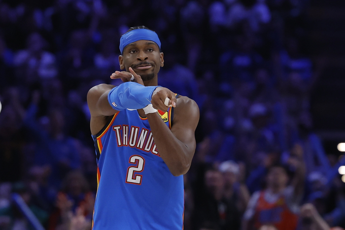 亚历山大打破张伯伦连续128场20+纪录 成为历史第