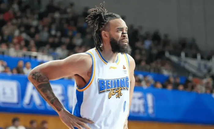 北京末节崩盘许利民决策遭质疑，麦基弃用成关