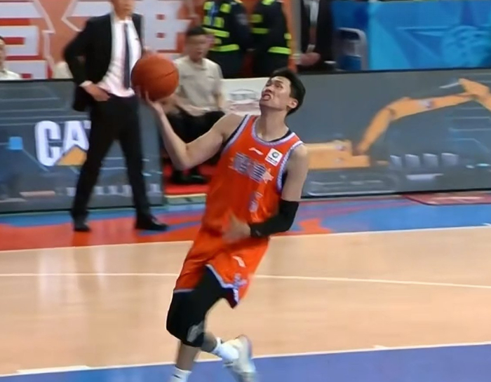 北京末节崩盘许利民决策遭质疑，麦基弃用成关