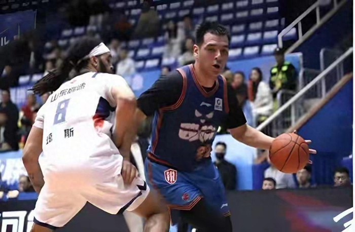 山东男篮客场大胜终结四川28连败 约翰逊爆发陈