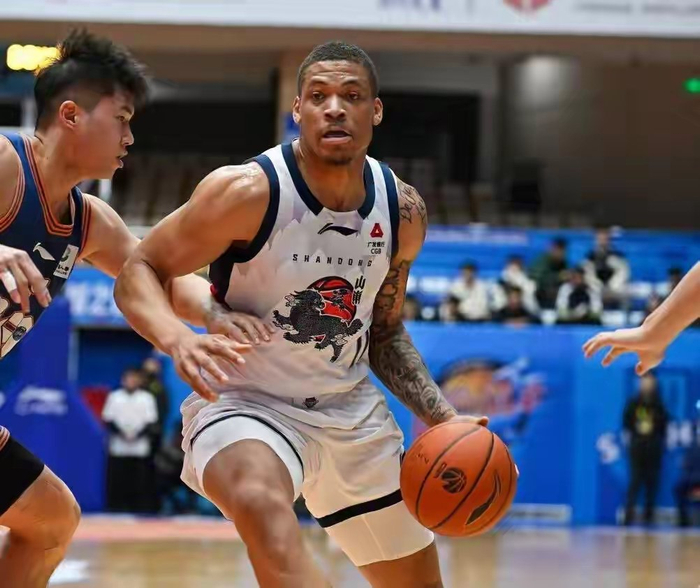 山东男篮客场大胜终结四川28连败 约翰逊爆发陈