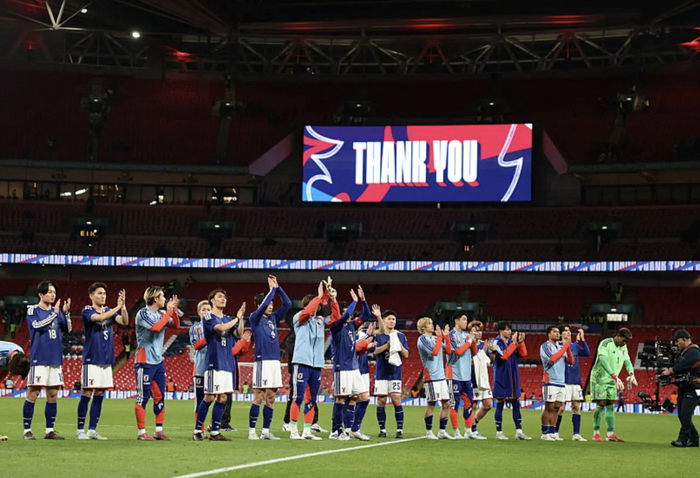 日本队1-0爆冷击败英格兰，亚洲足球强势崛起