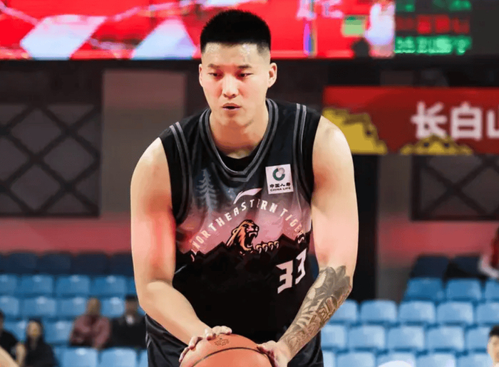 曾繁日16+12+5关键表现助吉