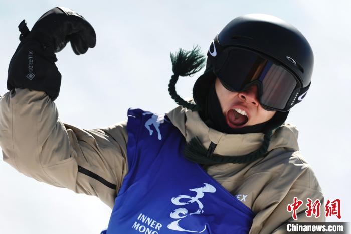 苏翊鸣单板滑雪坡面障碍技巧决赛夺冠，收获冬