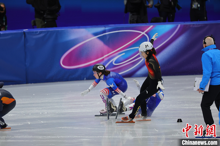范可新在米兰冬奥会短道速滑女子500米四分之一