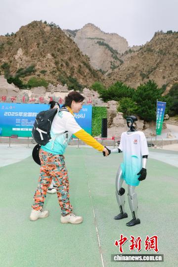 银川登山大会吸引2000人参与，文旅融合促消费