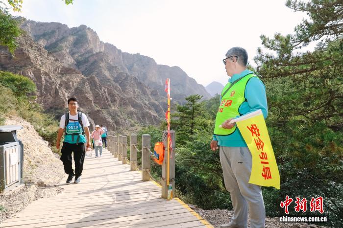 银川登山大会吸引2000人参与，文旅融合促消费
